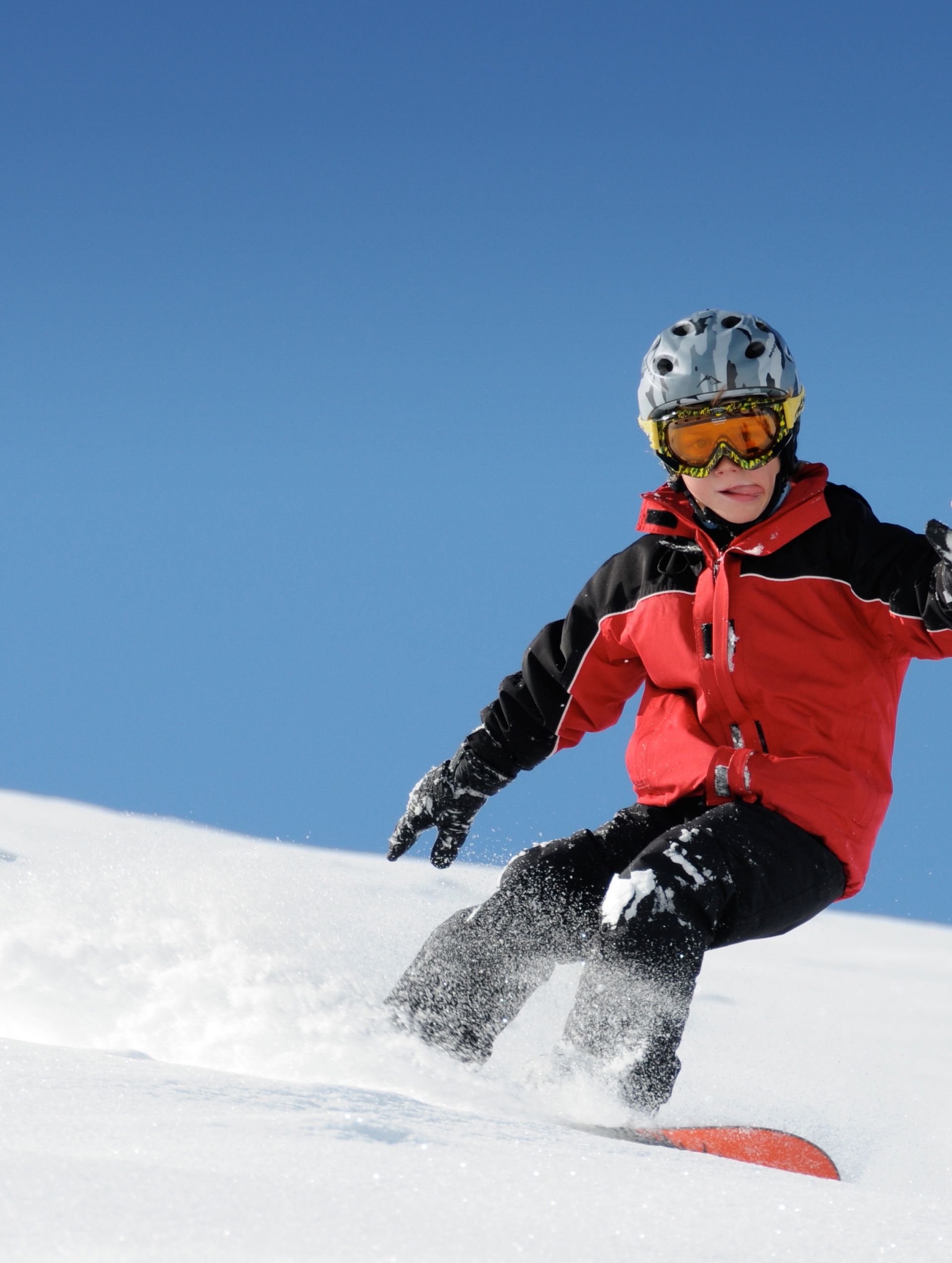 niño practicando snow